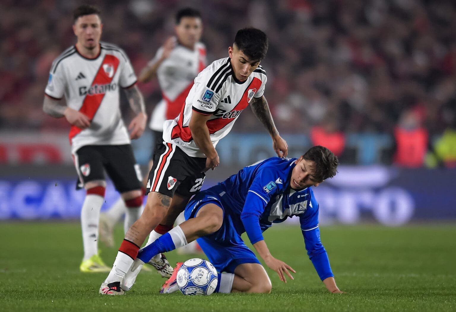 Livramento? Thiago Almada entrega gol no Campeonato Argentino Thiago Almada durante River Plate x Vélez Sarsfield