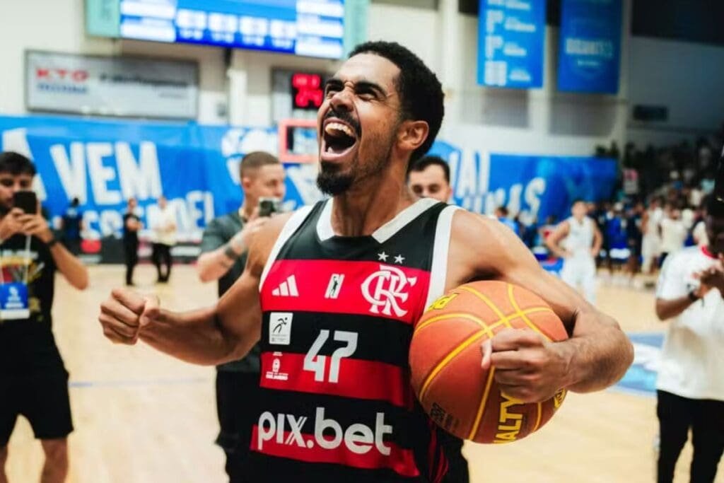 Alexey Borges comemora título da Copa Super 8 pelo FlaBasquete