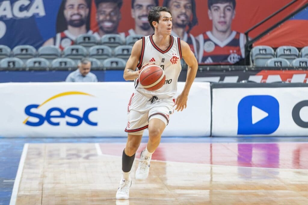 Franco Baralle, armador do FlaBasquete