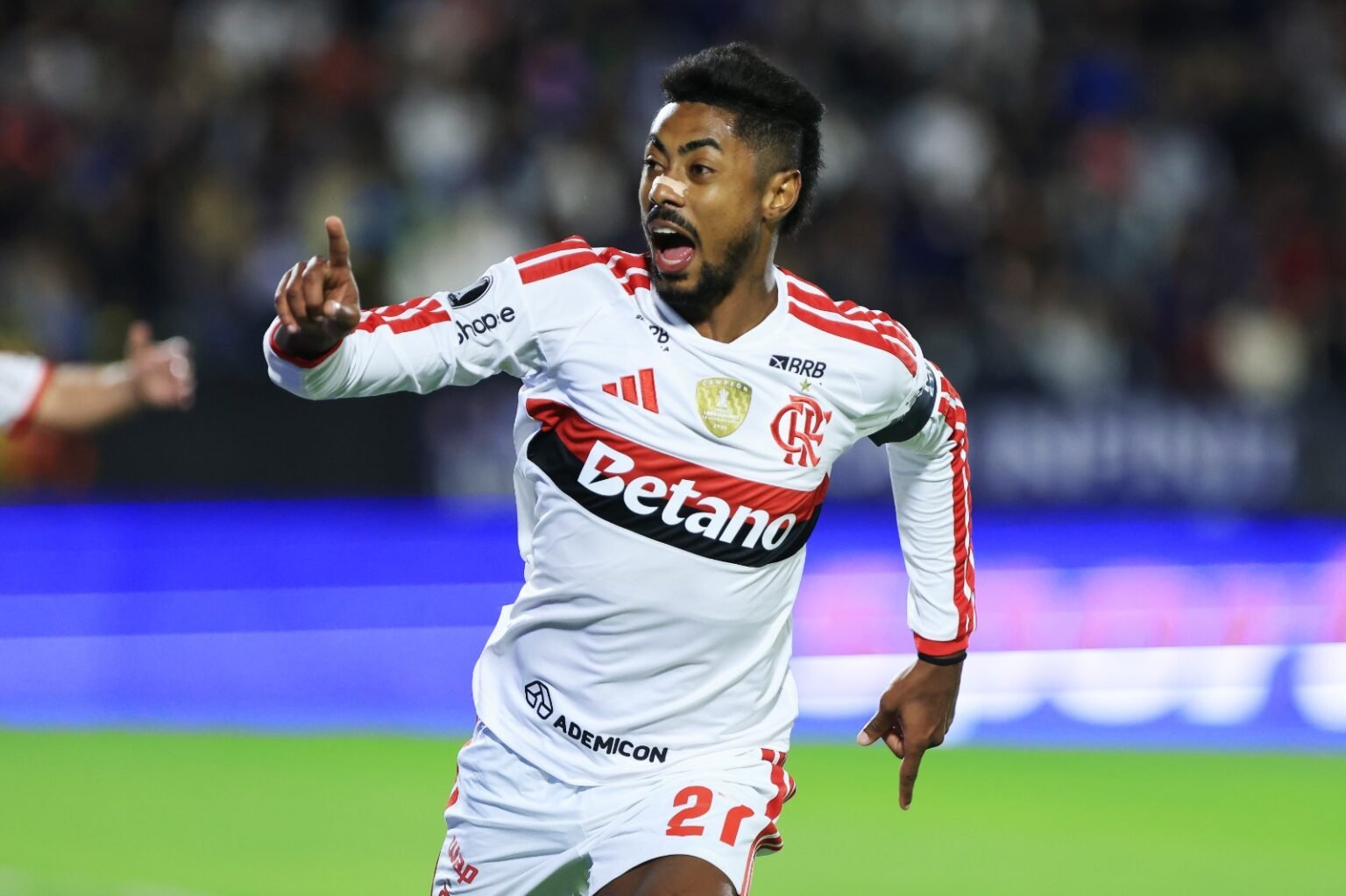 Bruno Henrique celebra gol em Del Valle x Flamengo
