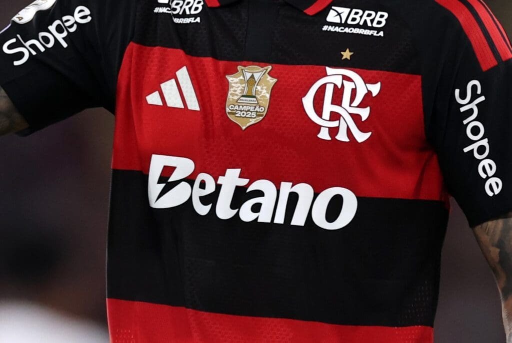 Especialista aponta caminhos para Flamengo com possível saída da Betano e fim das bets Camisa do Flamengo