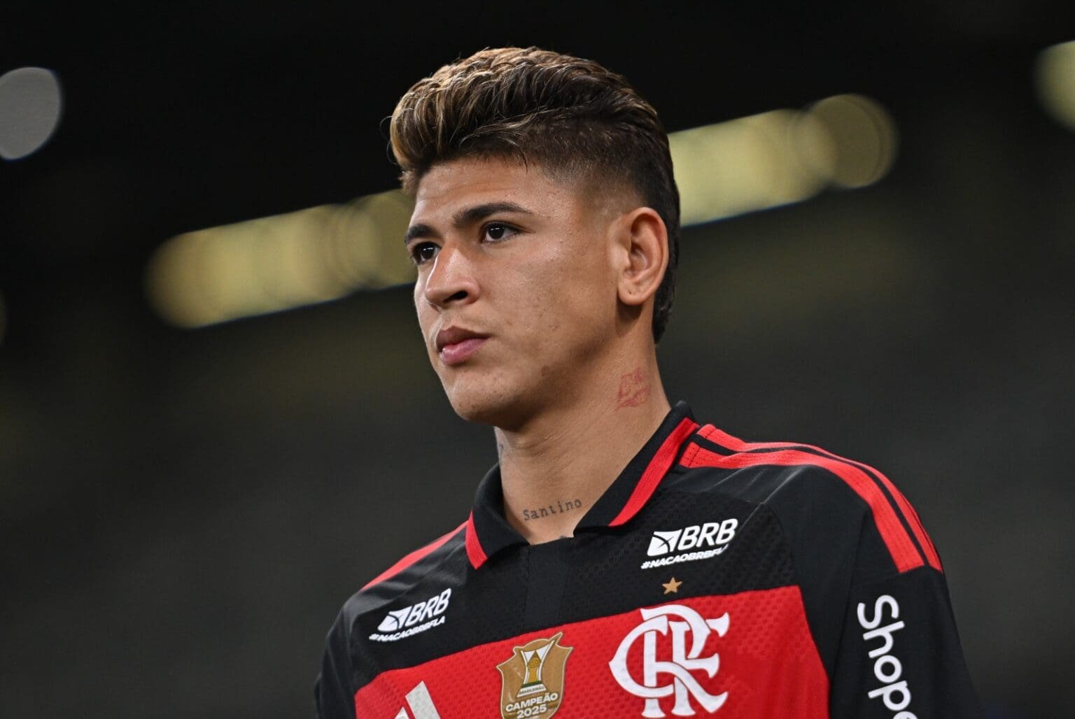 Carrascal entra em campo para jogo do Flamengo pelo Brasileirão