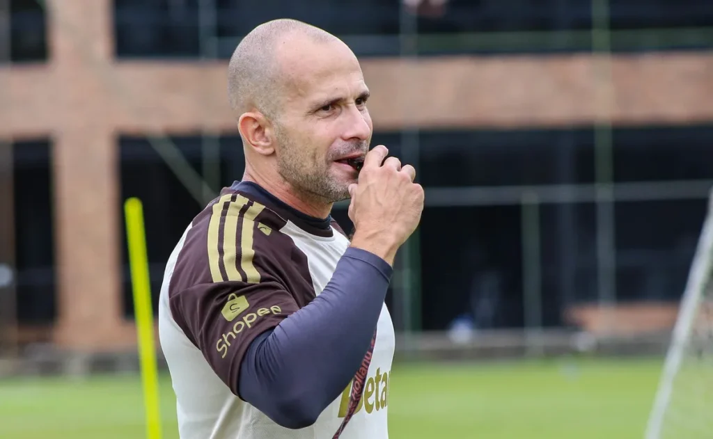 São Paulo x Flamengo: Celso Silva aponta trunfo para buscar virada na semifinal do Brasileirão Feminino Celso Silva, técnico do Flamengo Feminino