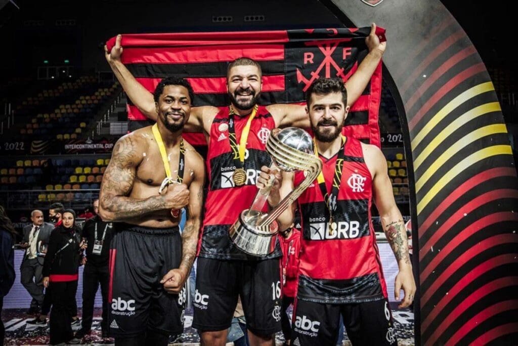 Dar Tucker, Olivinha e Balbi foram campeões mundiais pelo FlaBasquete