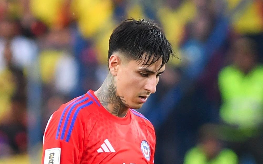 Pulgar vira alvo de críticas no Chile após nova recusa à Seleção Erick Pulgar de cabeça baixa em jogo do Chile