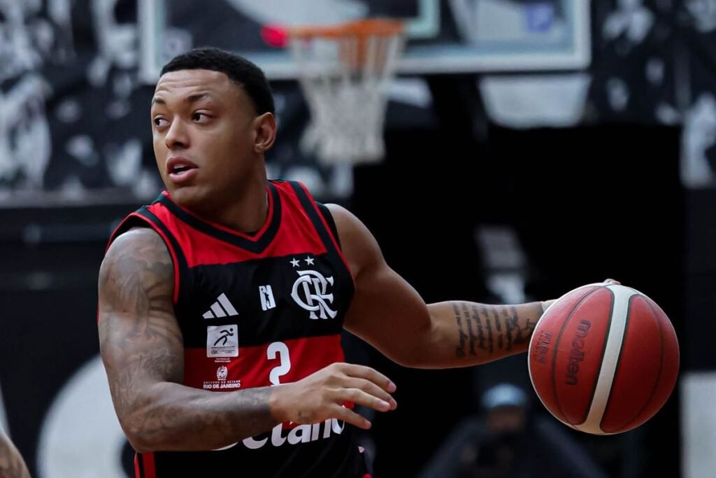 Yago Mateus em ação pelo FlaBasquete contra o Botafogo