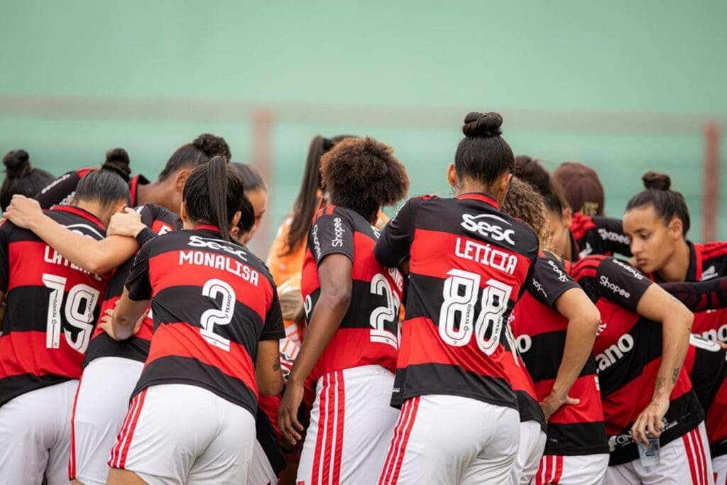 Onde assistir Ferroviária x Flamengo pelo Brasileirão Feminino ao vivo: horário e canais Jogadoras do Flamengo Feminino se reúnem antes de jogo decisivo contra Ferroviárias pelo Brasileirão Feminino