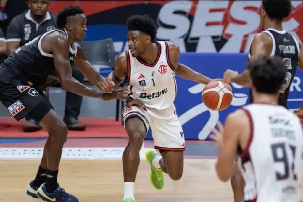 Gui Deodato joga pelo FlaBasquete contra o Botafogo, duelo se repete no Campeonato Carioca de Basquete