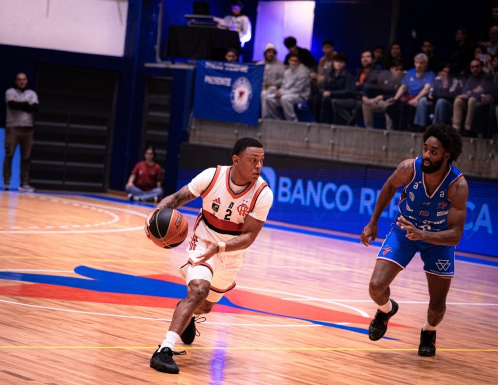 FlaBasquete vence segundo amistoso no Uruguai com show de Yago Monstrinho Yago pelo FlaBasquete