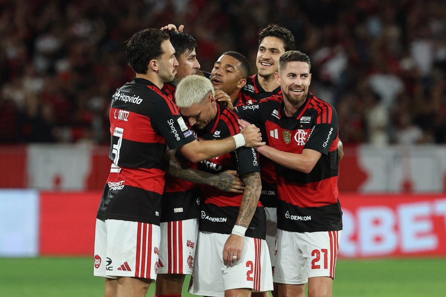 Flamengo tem 2 jogadores na pré-lista da Seleção; Paquetá fica fora Léo Pereira, Varela, Pulgar, Samuel Lino, Pedro e Jorginho comemoram gol do Flamengo