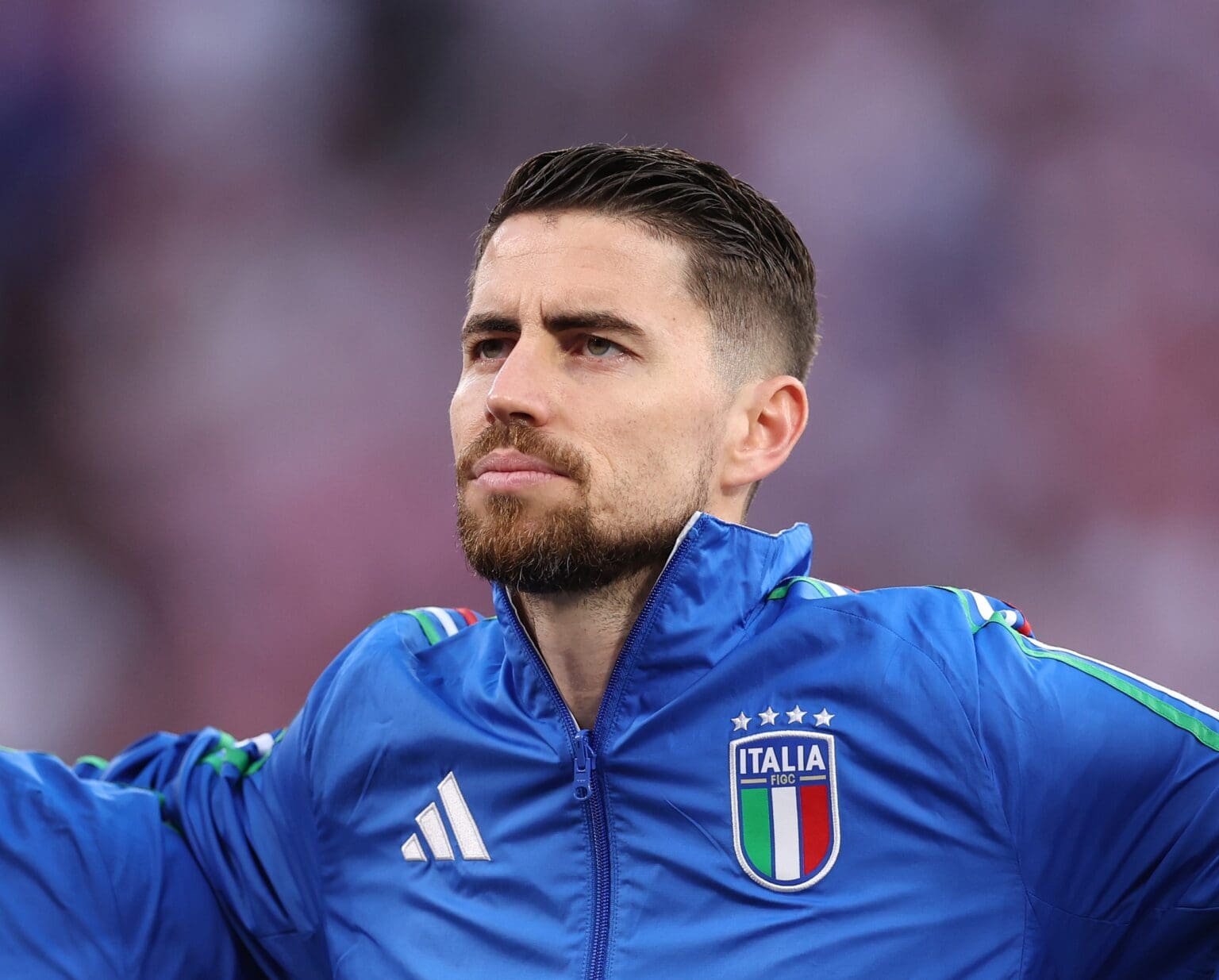 Jorginho com o casaco da Seleção Italiana