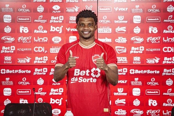 Lincoln responde sobre Liverpool x Flamengo em chegada ao Vila Nova