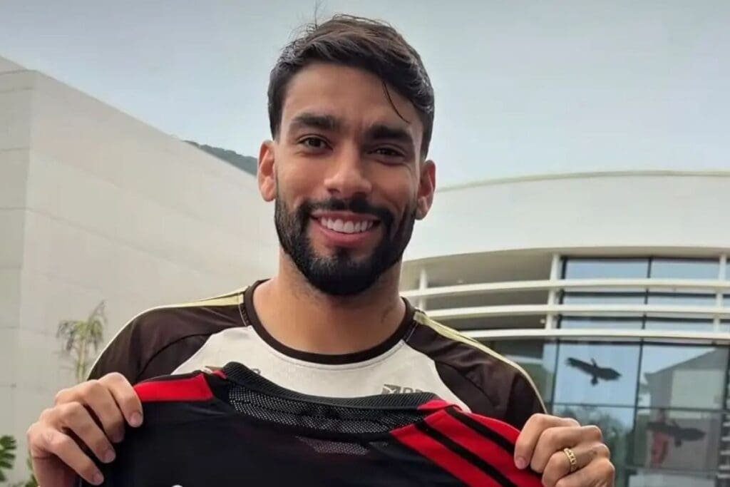Lucas Paquetá recebe de volta camisa 11 do Flamengo