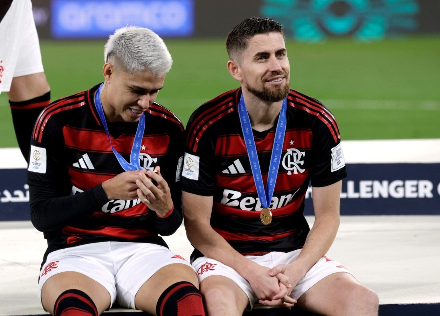Flamengo de olho: caminho do campeão da Libertadores no Mundial está definido Luiz Araújo e Jorginho conversam no pódio da Challenger Cup, vencida pelo Flamengo