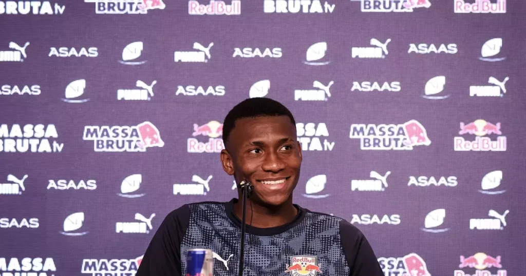 Patrick durante coletiva de apresentação no Red Bull Bragantino