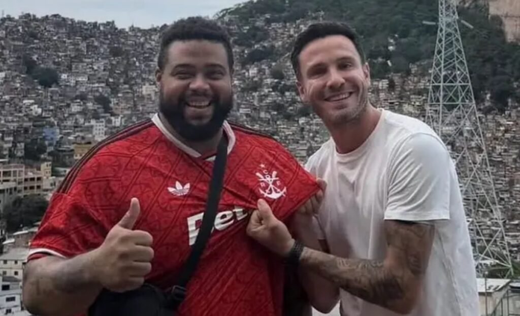 Saúl visita Rocinha e brinca sobre playlist de funk Saúl Flamengo funk