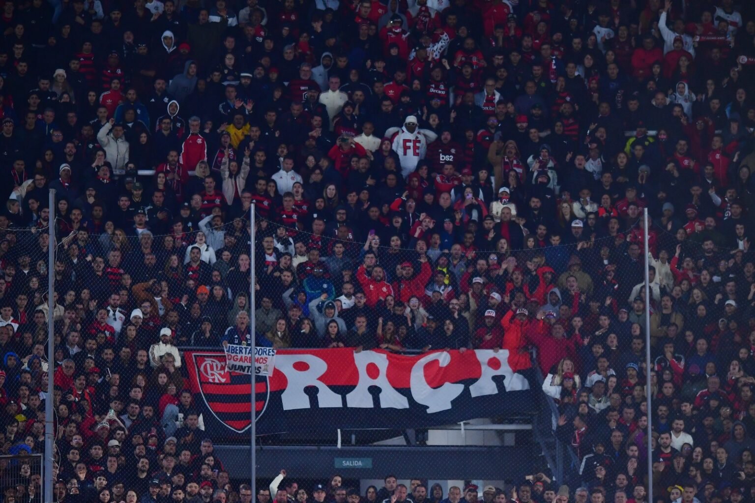 Torcida do Flamengo no no estádio Jorge Luis Hirschi