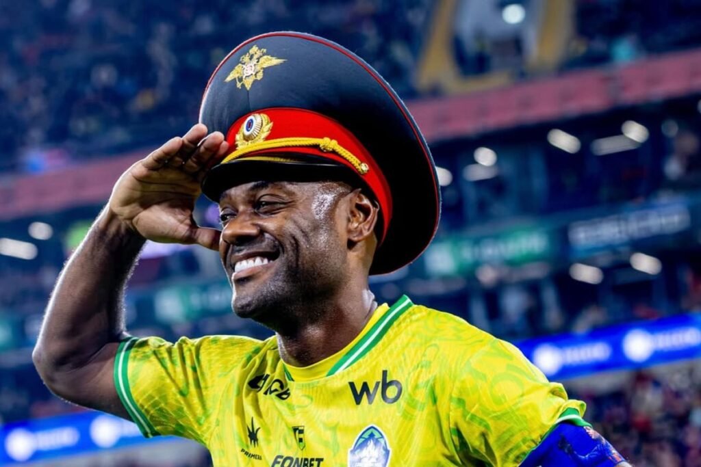 Vágner Love recebe homenagem de aposentadoria do CSKA
