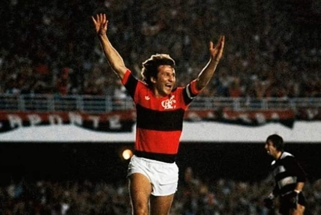 Conmebol relembra título do Flamengo na Libertadores de 81 e exalta Zico Zico comemora gol pelo FlamengoF