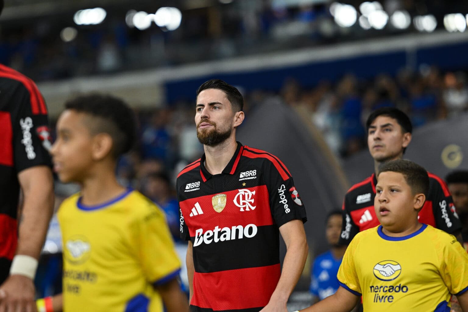Jorginho entrando em campo para Flamengo x Independiente Del Valle