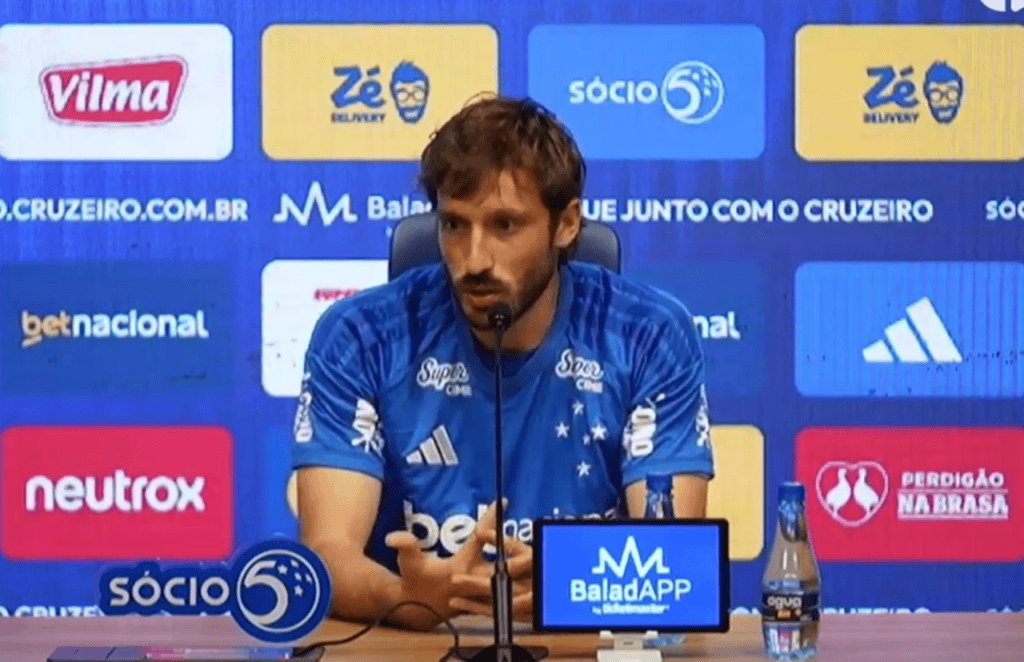 Viña agradece Flamengo e detona River Plate ao ser apresentado pelo Cruzeiro Matías Viña apresentado pelo Cruzeiro