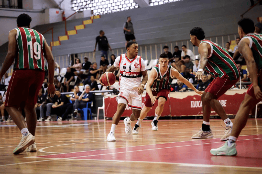 Yago em Flamengo x Fluminense pelo Carioca de Basquete