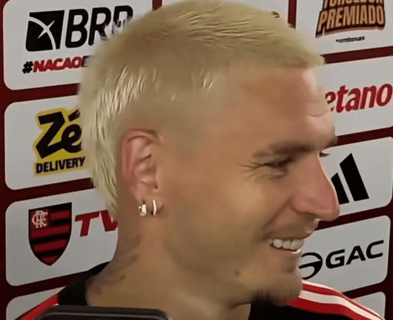 Varela diz que jejum de gols não o incomodava Varela na zona mista do Flamengo
