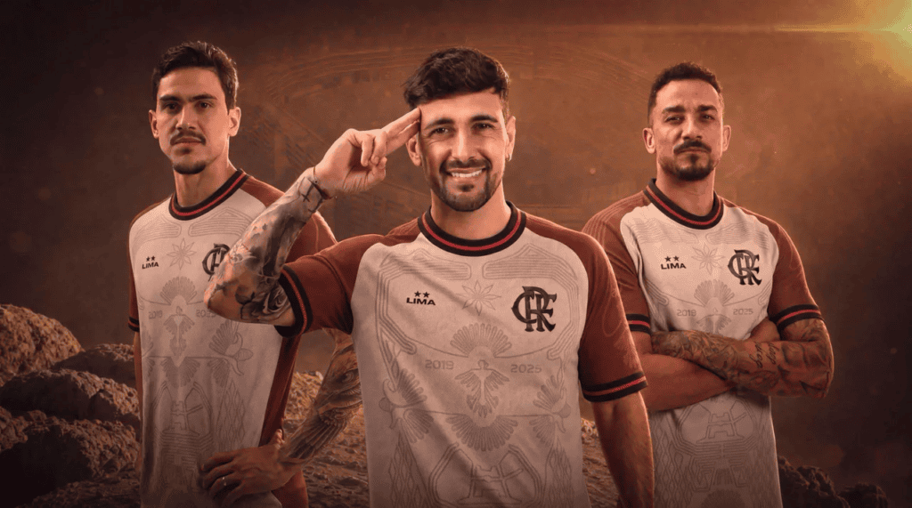Arrascaeta, Pedro e Danilo com nova camisa do Flamengo