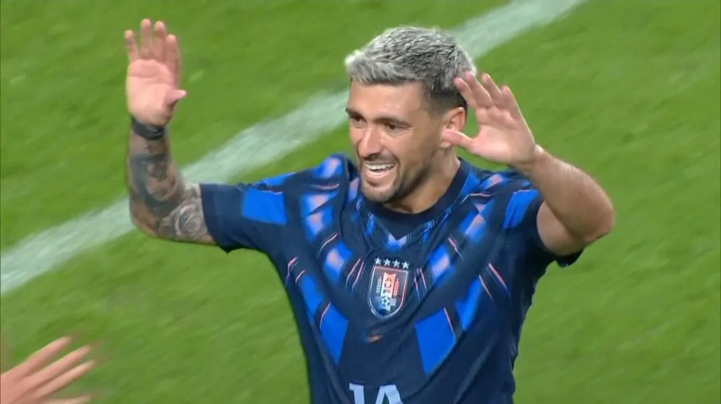 Arrascaeta comemora gol pela Seleção Uruguaia