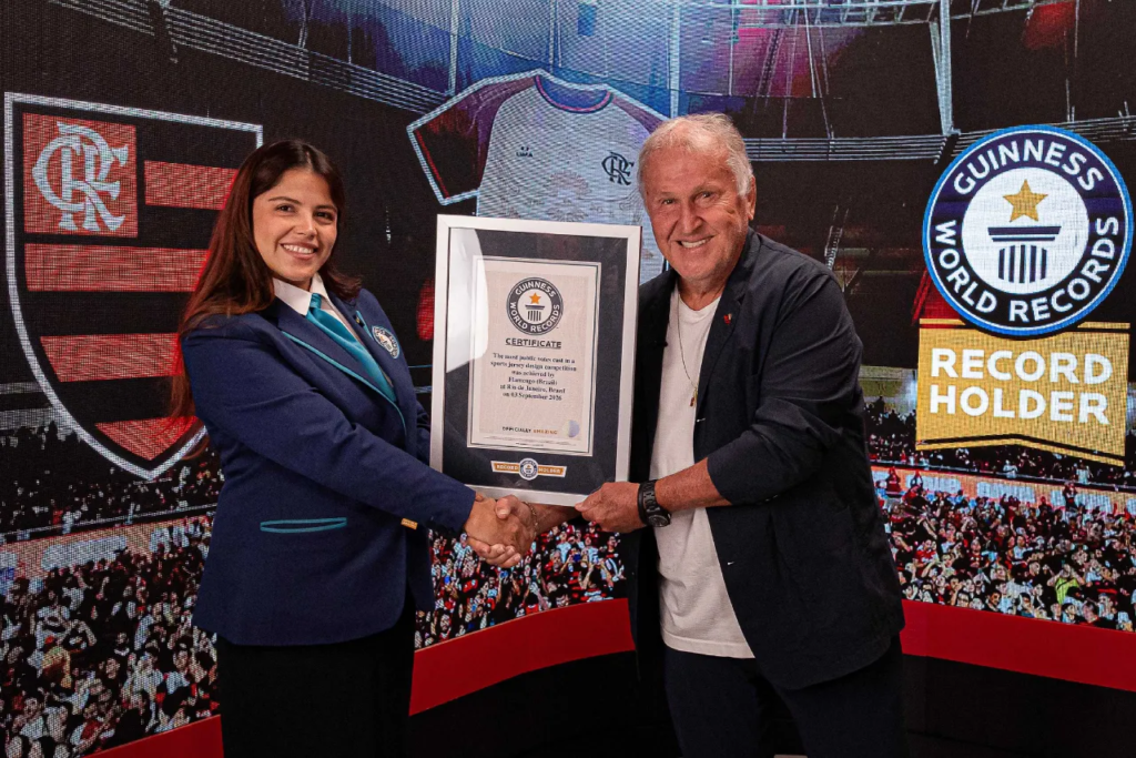 Zico recebe placa do Guinness World Book