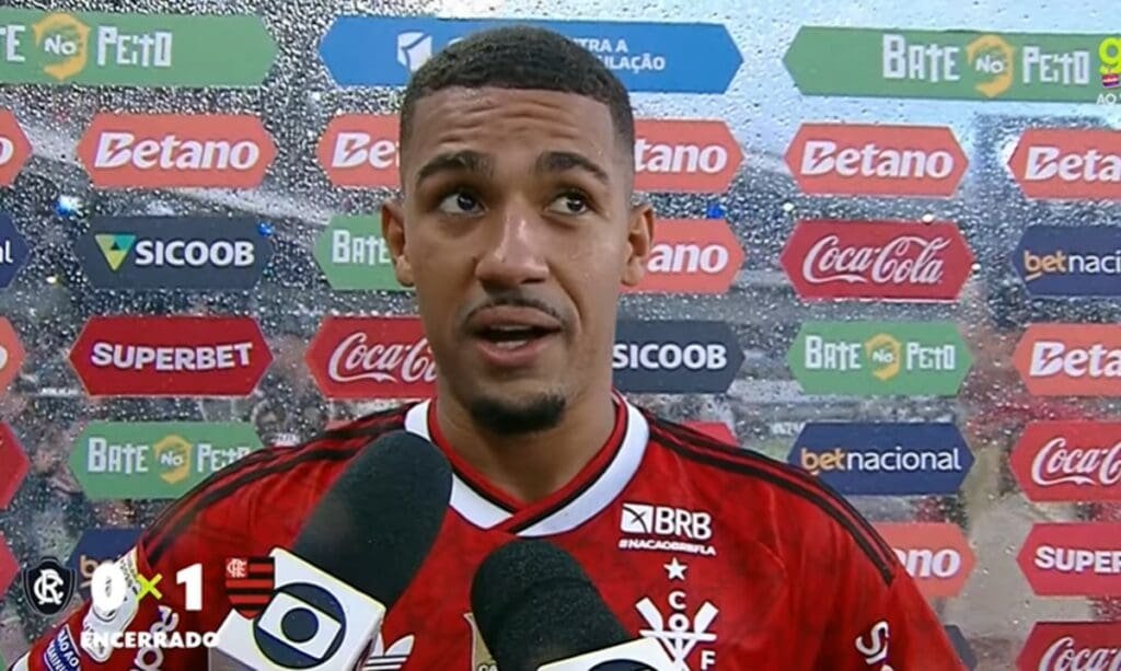 Samuel Lino cita Romário após ser herói em vitória do Flamengo