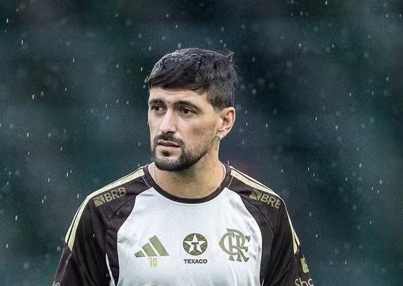 Arrascaeta avança na recuperação, mas tem obstáculo para Flamengo x Estudiantes Arrascaeta em treinamento do Flamengo