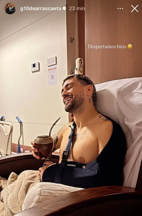 Postagem de Arrascaeta após cirurgia no punho