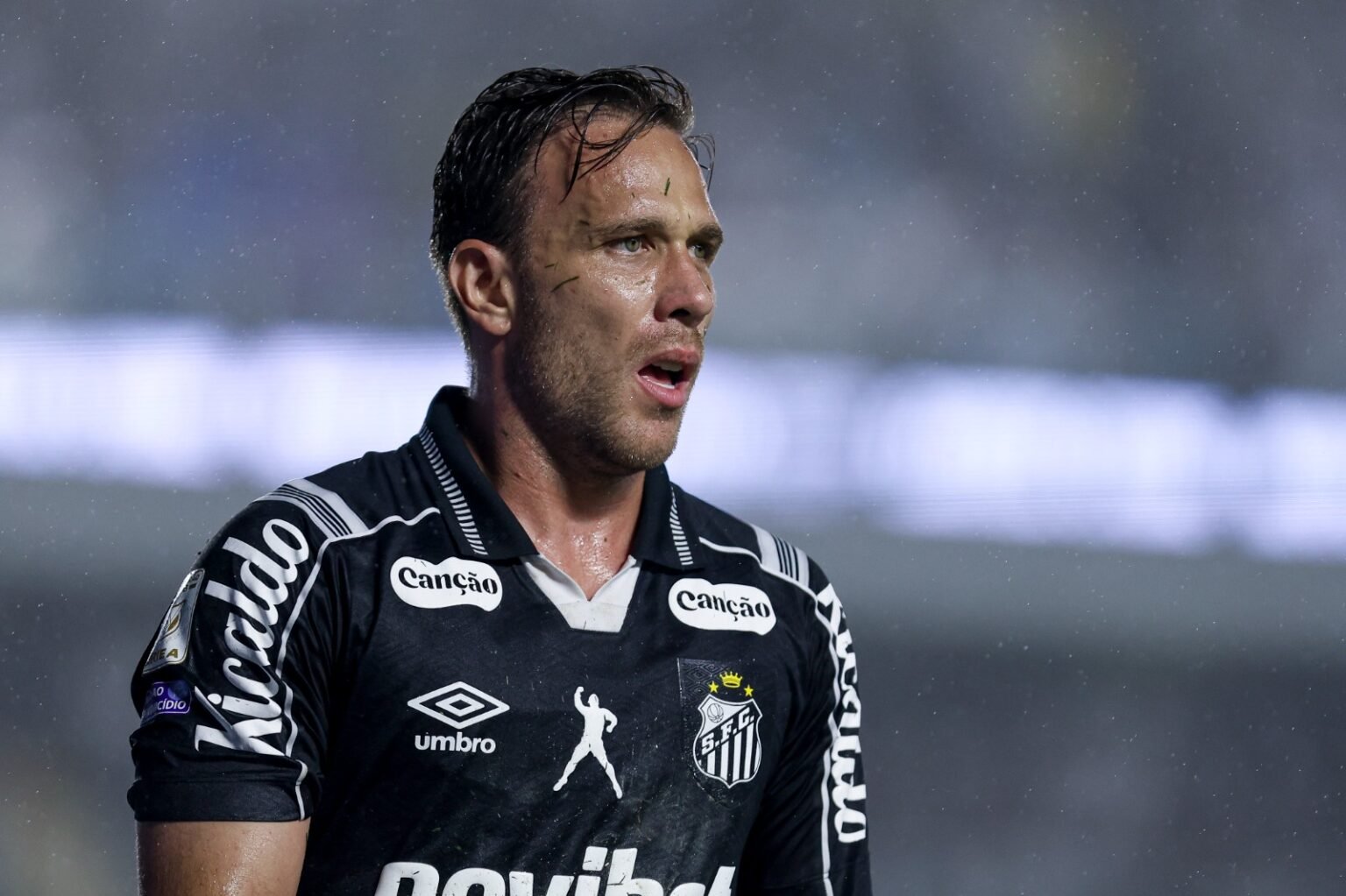 Arthur em campo pelo Santos