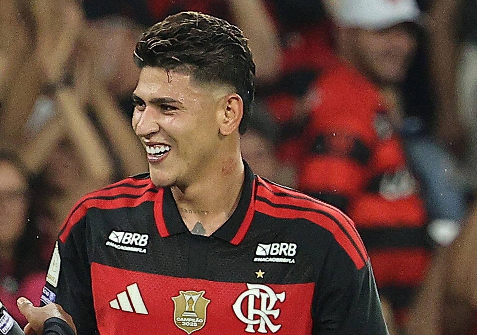 Carrascal sorri após marcar gol no FlaxFlu