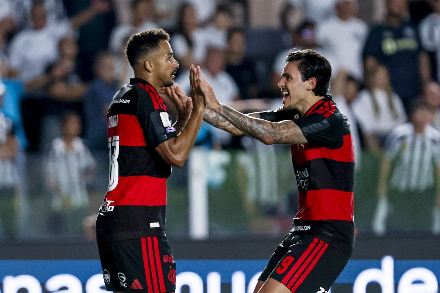 Notícias do Flamengo hoje: Santos, Sub-20 e Freitas Danilo e Pedro comemoram gol do zagueiro em Santos x Flamengo batendo as mãos