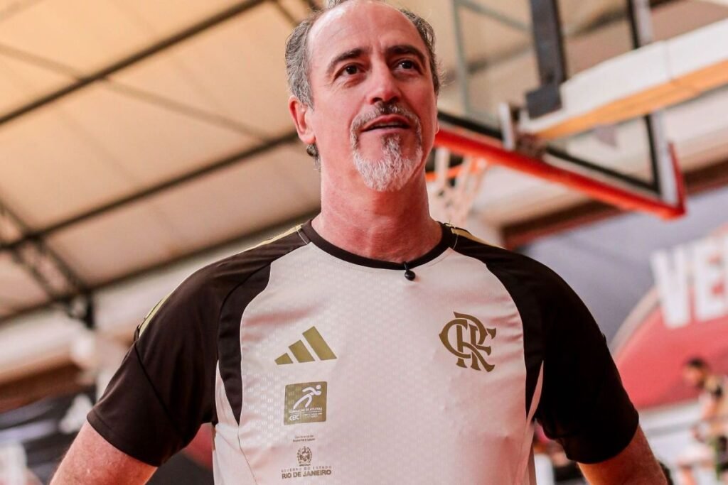 Demétrius Ferrachiú em treino do FlaBasquete