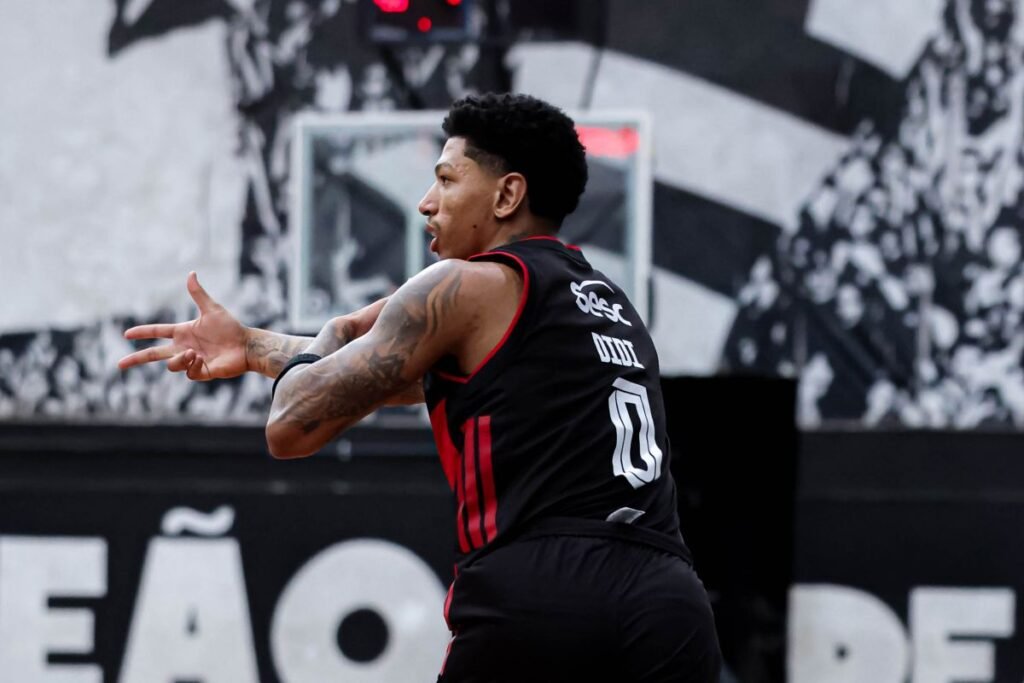 Com show de Didi e Yago, FlaBasquete amassa e vence Botafogo por mais de 30 pontos Didi Louzada brilha pelo FlaBasquete contra o Botafogo
