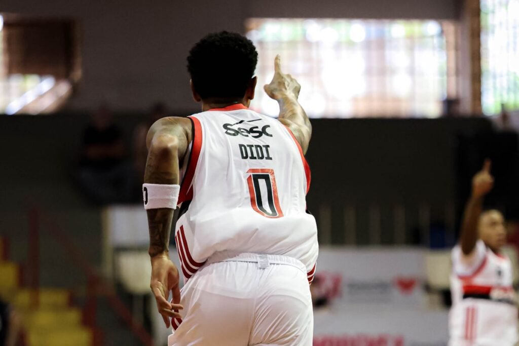 Didi Louzada estreiou pelo FlaBasquete contra o Fluminense