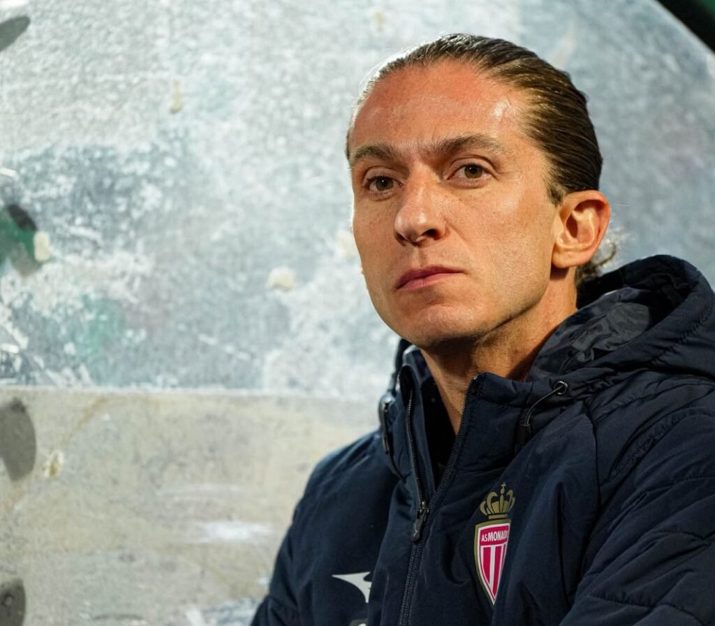Filipe Luis com o casaco do Monaco