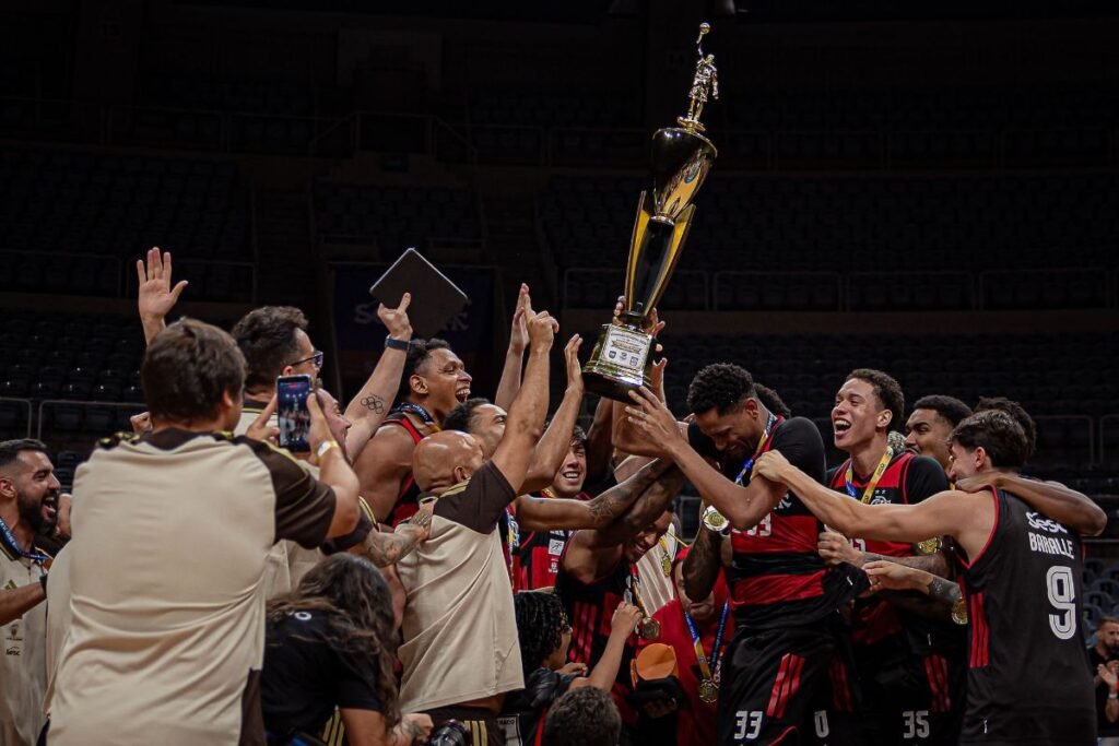 FlaBasquete vence Fla-Flu no Maracanãzinho e conquista seu 50º título carioca FlaBasquete bate Fluminense e levanta taça do Carioca em pleno Maracanãzinho