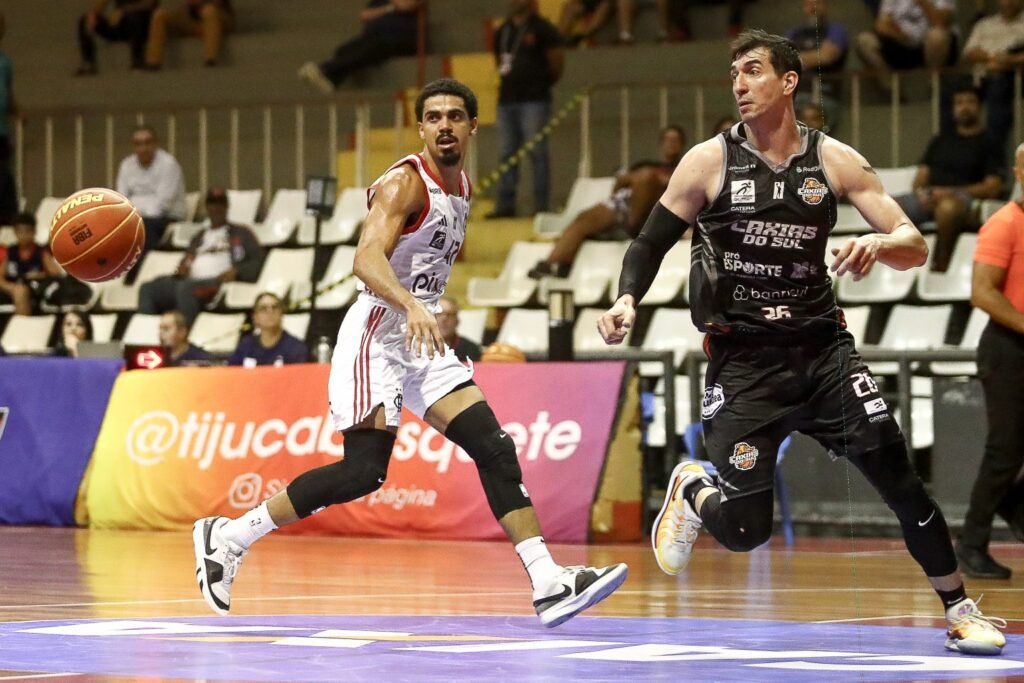 Alexey Borges foi titular do FlaBasquete contra o Caxias do Sul