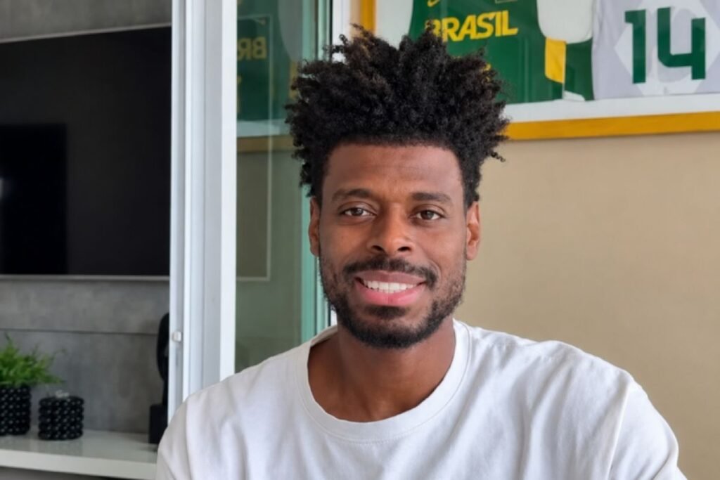 Ex-FlaBasquete, Gui Deodato acerta com rival paulista Após quatro anos de FlaBasquete, Gui Deodato é jogador do Franca