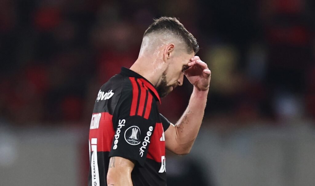 Jorginho lamenta expulsão em jogo do Flamengo