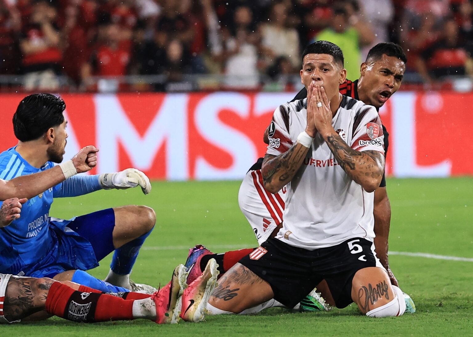 Conmebol rejeita protesto do Flamengo no Caso Rojo e define final da Libertadores Marcos Rojo lamenta chance perdida em Flamengo x Estudiantes