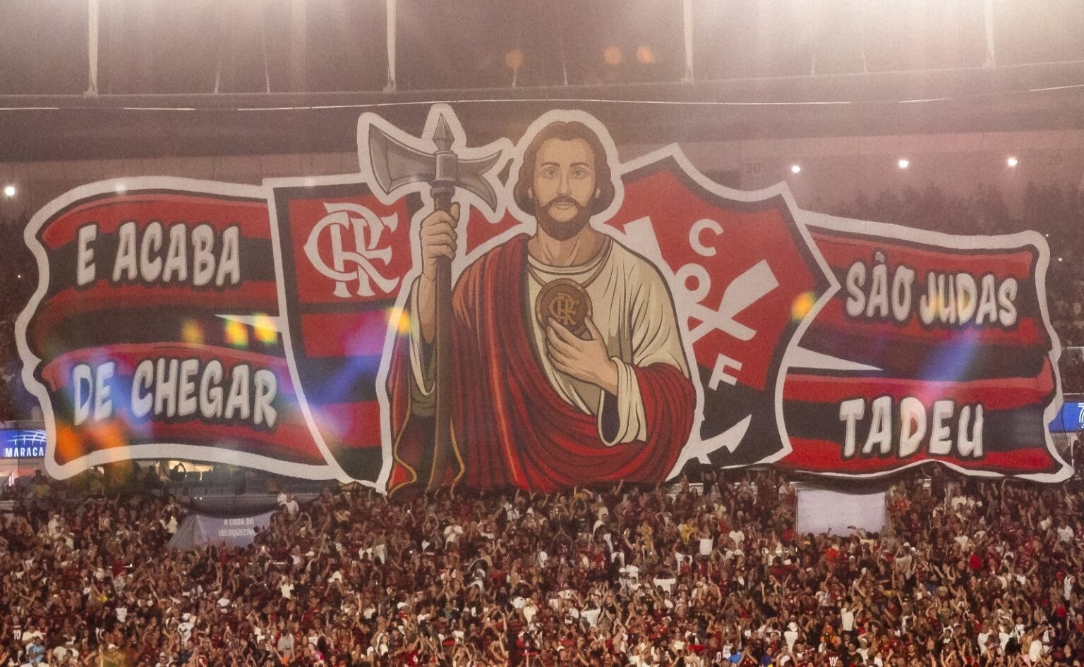 Mosaico de São Judas Tadeu exposto pela torcida do Flamengo em 2025