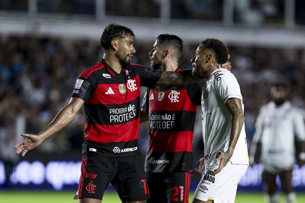 A bola puniu a burrice de um time e a babaquice de uma diretoria Paquetá e Neymar discutem após lance faltoso em Santos x Flamengo na Vila Belmiro