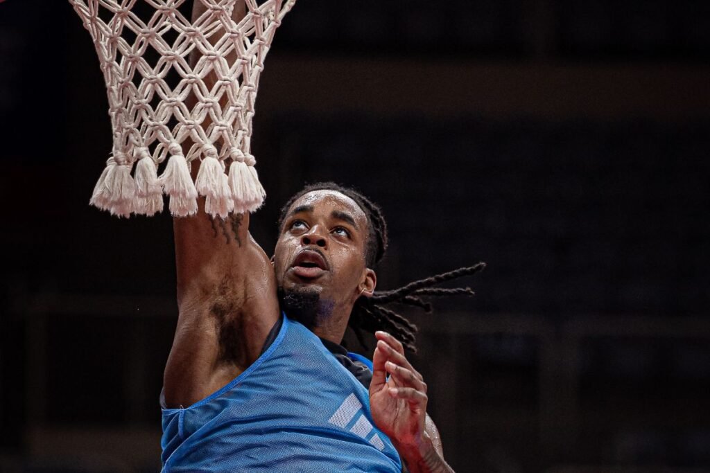 FlaBasquete divulga relacionados para Liga Sul-Americana com presença de Sam Freeman Sam Freeman em seu primeiro treino pelo FlaBasquete, pivô está nos relacionados para a Liga Sul-Americana