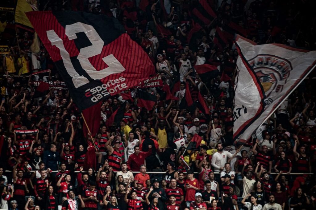 FlaBasquete abre venda de ingressos para final contra o Fluminense; veja como comprar Torcida do FlaBasquete compra todos os ingressos e lota Maracanãzinho