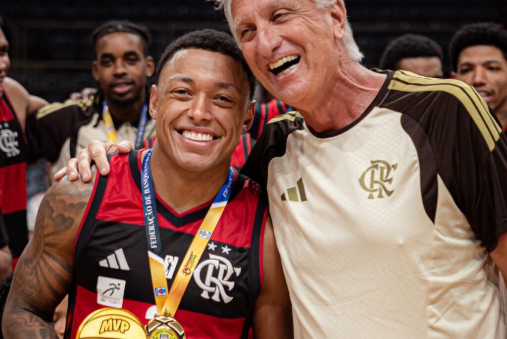 FlaBasquete: Dirigentes do NBB fazem prognóstico da temporada com Yago MVP e equilíbrio nos favoritos; veja previsões Yago foi eleito MVP do Carioca pelo FlaBasquete